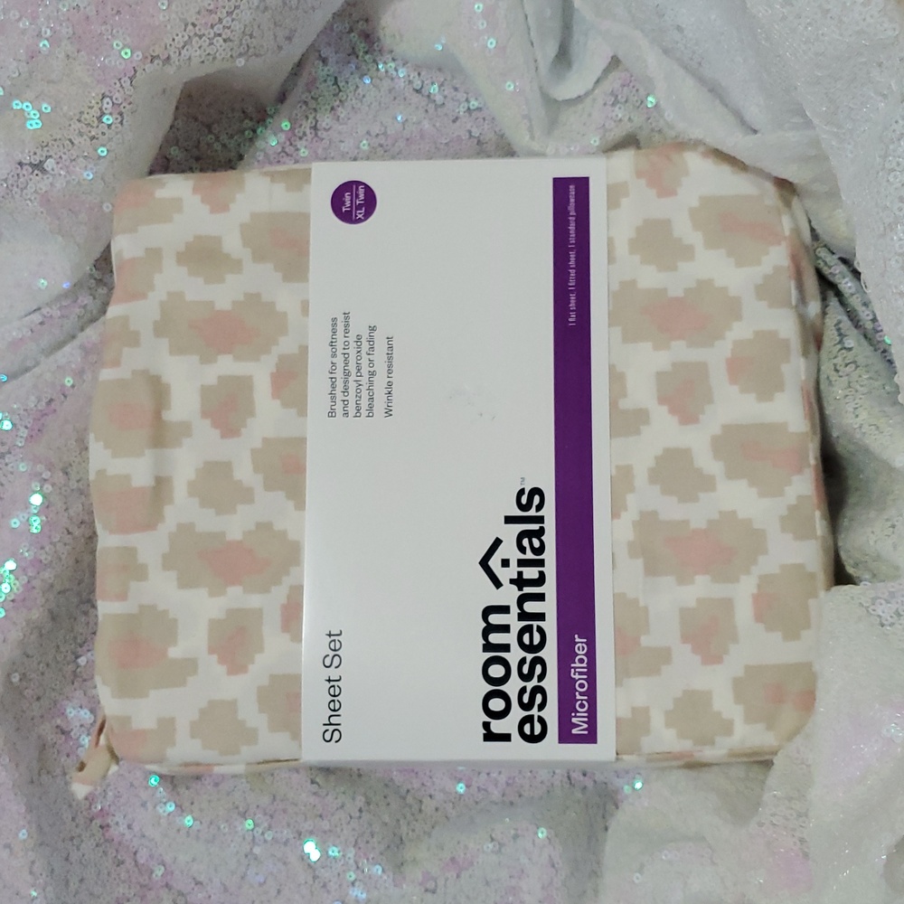 Room Essentials Microfiber Sheet Set - Cream and Tan